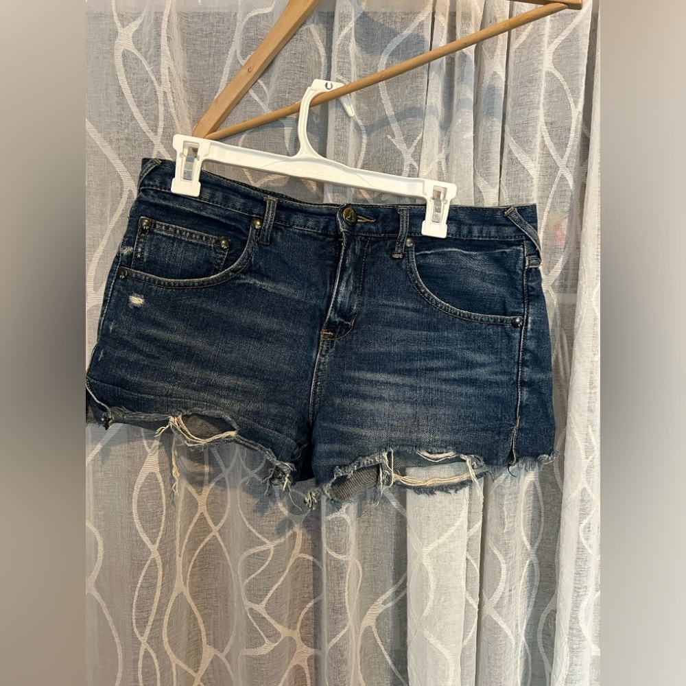 Free people 100% cotton low rise denim Jean shorts size 28 W